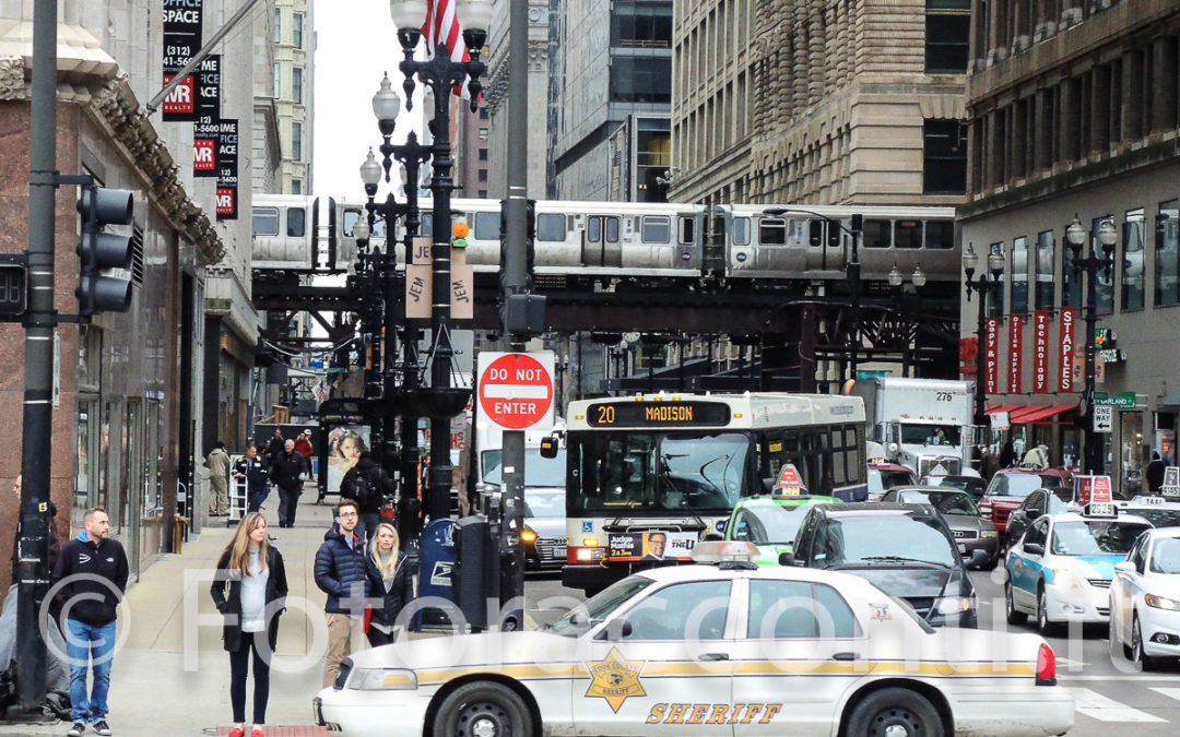 In “Loop” sui treni che corrono sopra Chicago