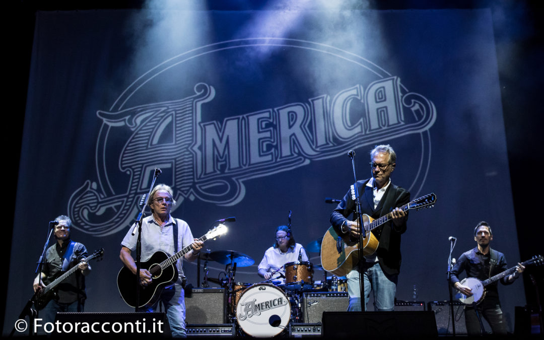 La prima tappa del 50th Anniversary tour. Gli America fanno nuovamente “una magia”