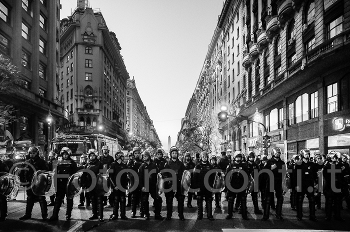 Argentina: la protesta sulle diseguaglianze sociali in Cile. E’ sconto con la polizia