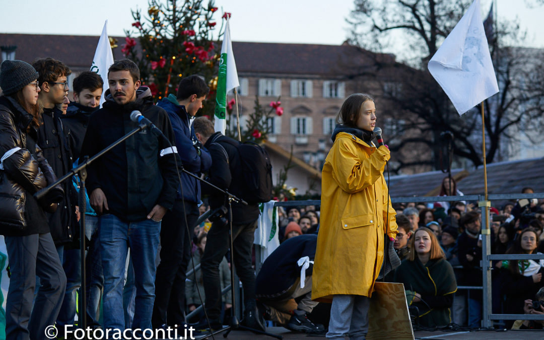 A Torino i giovani, e Greta, contro le politiche degli adulti